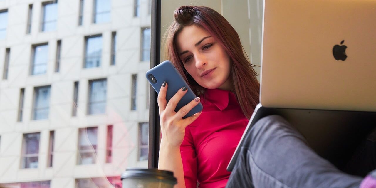 woman, work, smartphone-6734444.jpg